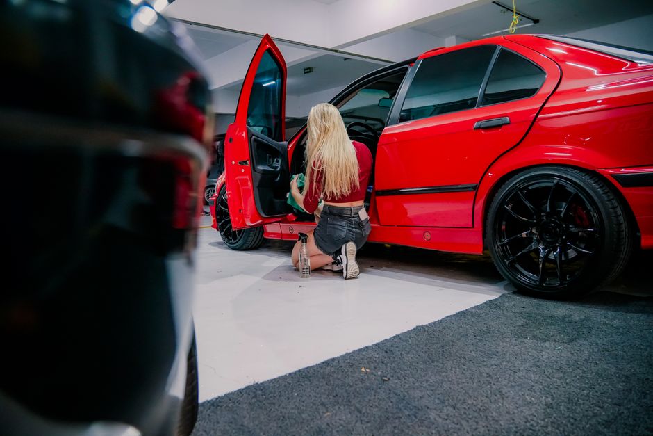 Detailed cleaning of a car interior